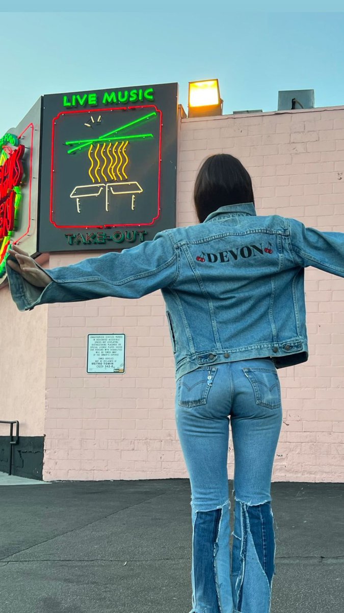 safehevon's tweet photo. blue jeans and cherries 🍒🍒🍒🍒 https://t.co/0WRM8rDZAC