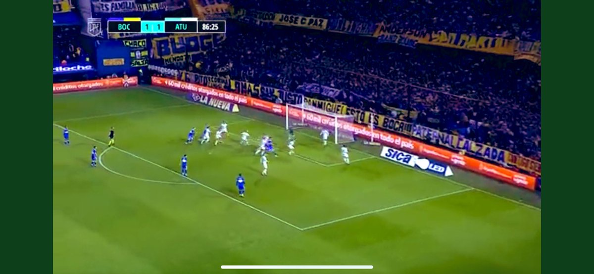 AmayaDuilio's tweet photo. 4 jugadores de #Boca solos, esperando el casi despeje de #Thaller
Estas cosas en un partido decisivo no pueden pasar!!
#AtleticoTucuman https://t.co/B887KNoqyh