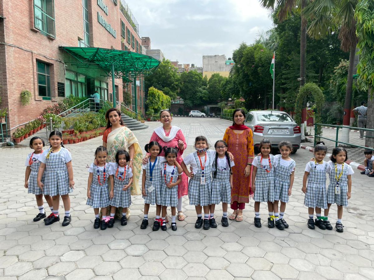 TanuMathur10's tweet photo. Sports are the best means of avoiding lethargy and shaping oneself to be strong and active. Ss of Prep B enjoyed three legged race while celebrating #NationalSportsDay in #Ahlconint.
@ashokkp @y_sanjay @ShandilyaPooja @PoojaTalwar11 @sdg4all #healthylifestyle https://t.co/rnGfuipRsv