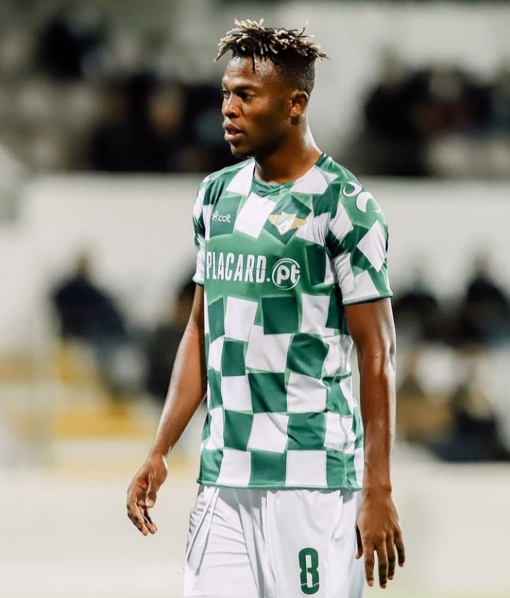 🚨OFFICIEL ! Le jeune milieu de terrain guinéen, Ibrahima Camara n'est plus un joueur de Morreirense FC. Club de D2 Portugaise. Il vient de signer un contrat de 4 ans avec Boavista FC. Le guinéen est à présent à Porto où se trouve le siège du club. ❤🇬🇳🙏.