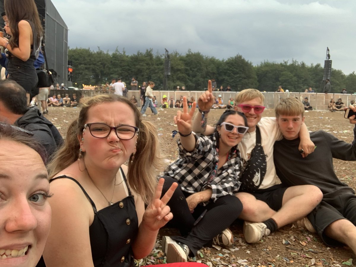 BMTH😁 #nomusiconadeadplanet                                #newlyweds #leedsfestival