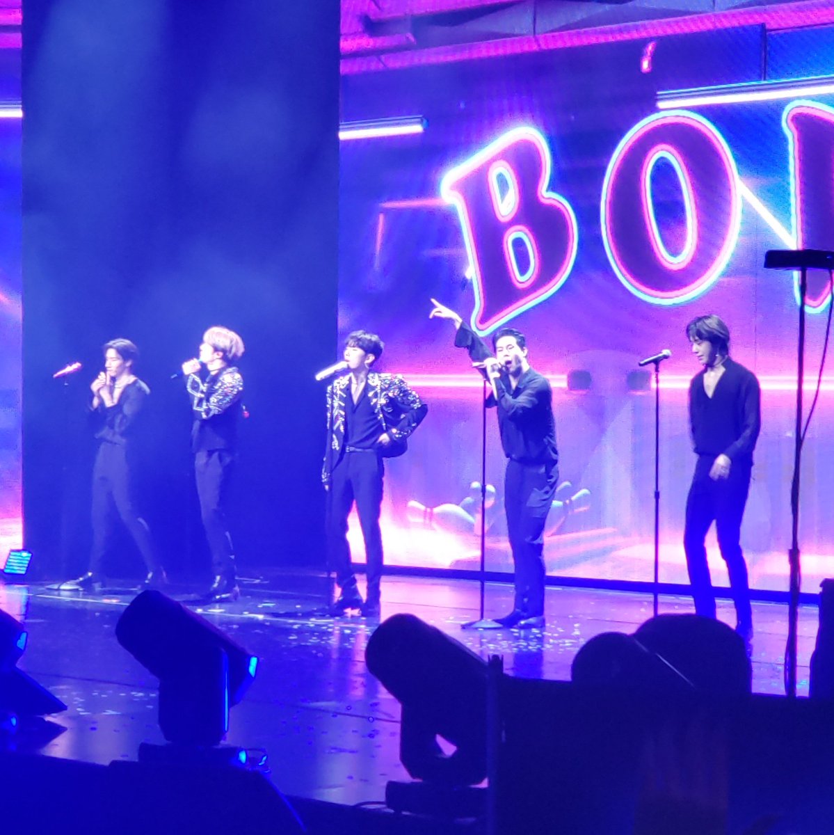 chaos__dad's tweet photo. A Top 5 night!! Very glad Ash and Libby didn't catch me throwing it back and spilling water ~twice🤟🏻🤠~
💜Thank you @OfficialMonstaX💜 (and sorry for the way we "performed" Ongshimi) #MONSTAX #MONSTAXUSTOUR #MonstaXNoLimit #MonstaXinFortWorth https://t.co/z567EUlMFL