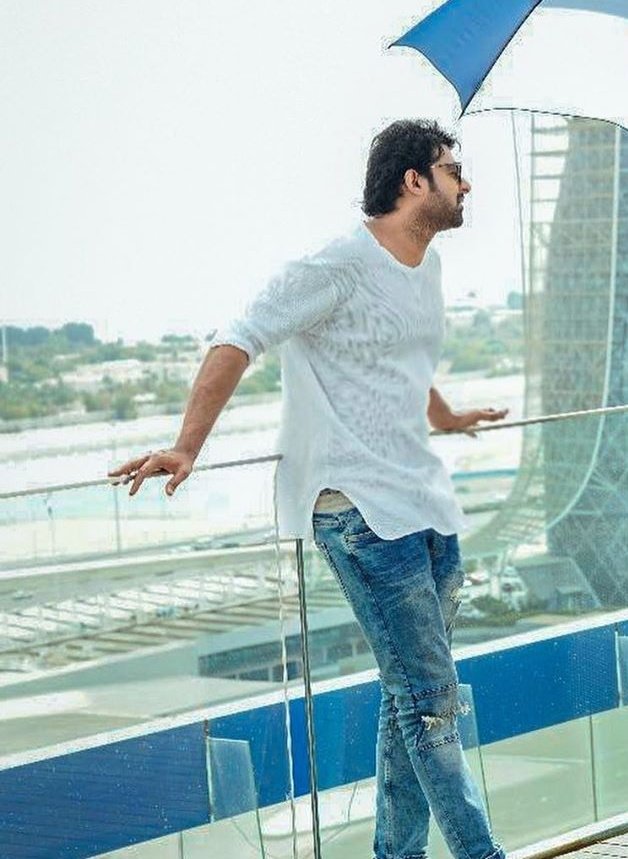 SravanTweetz's tweet photo. 14 more followers for 1200 followers❤️😻
Retweet and show ur love💓
#3YearsForSaahoBORage #Prabhas https://t.co/E3cuS2xihA