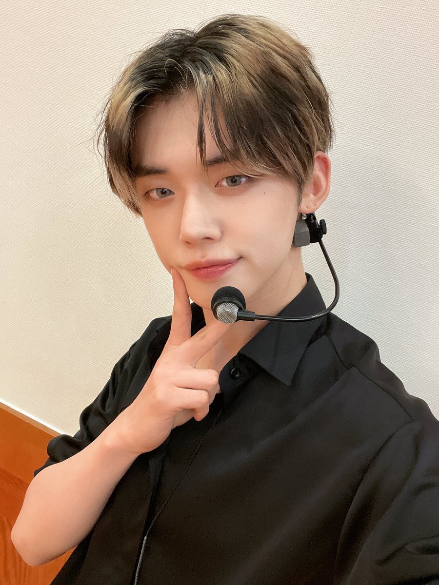 thinkp1txt's tweet photo. backstage https://t.co/DNrLpKKZIz
