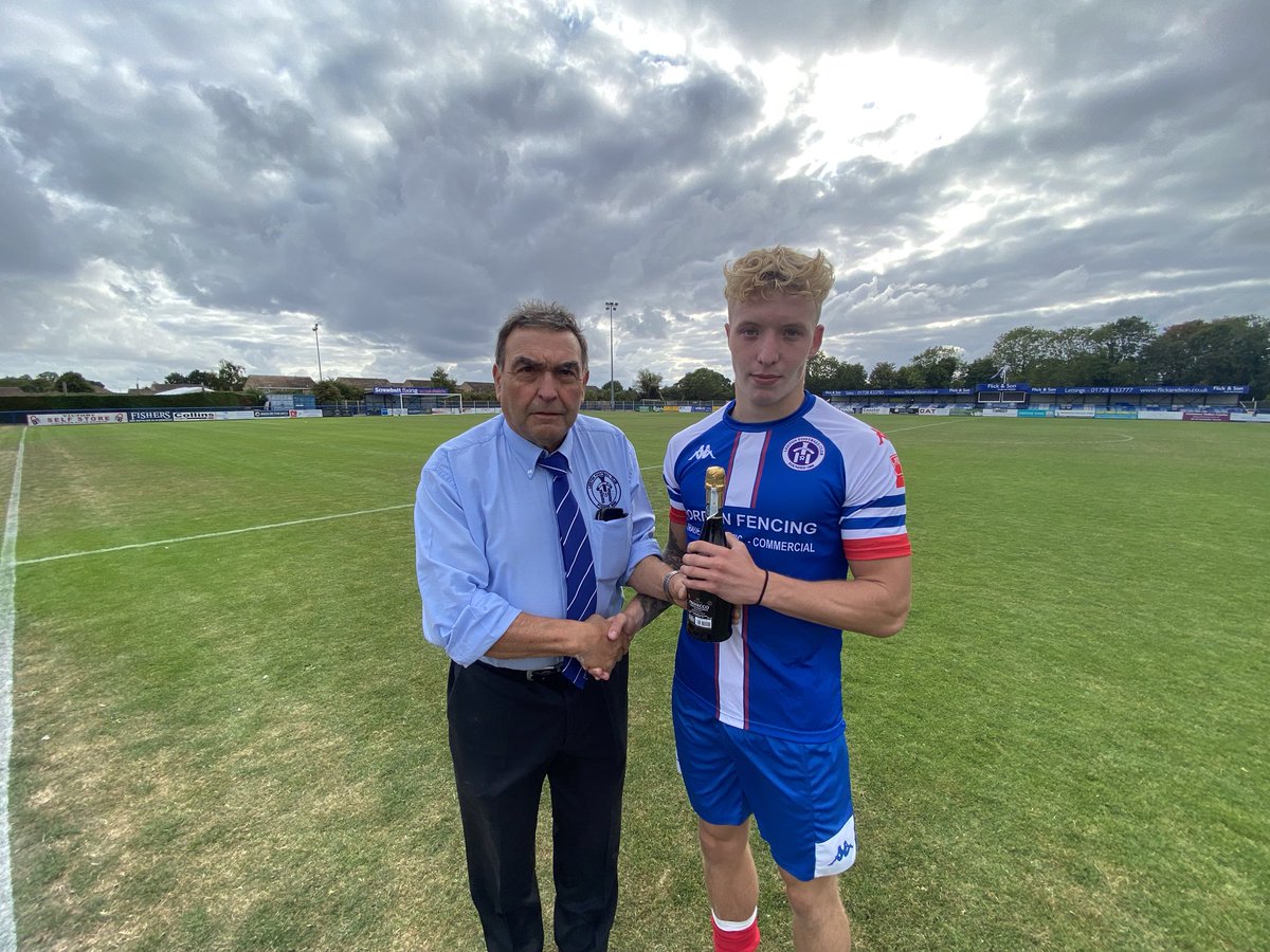 Thanks to today’s Match Sponsors Godbold Properties who selected George Quantrell as today’s Man Of The Match award (presented by Peter Mayhew). Also thanks to Chris Ellins who sponsored the match ball. 

#LeistonFC #NonLeague https://t.co/XZ8grLpw70