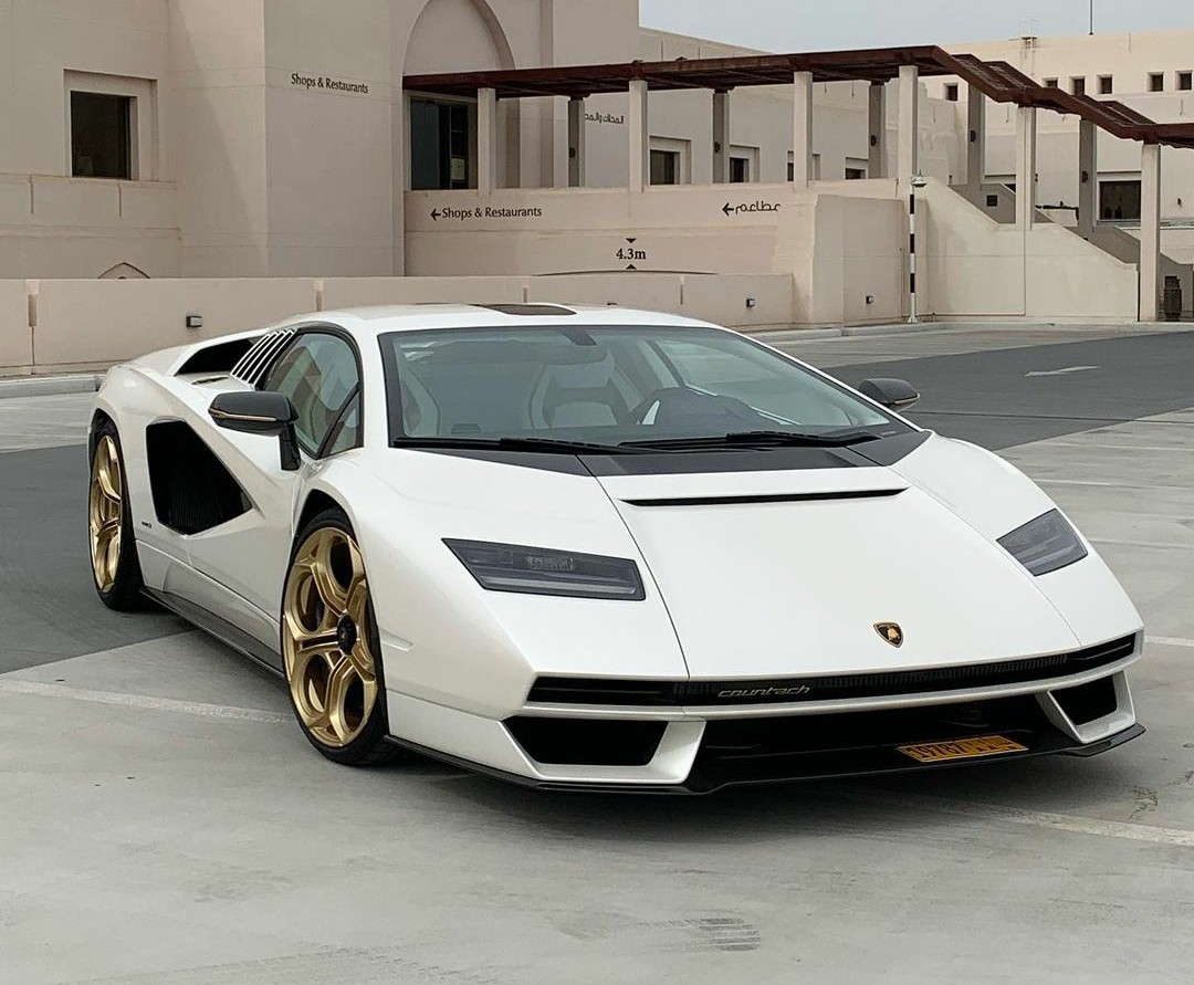 LamboCIub's tweet photo. Countach LPI 800 https://t.co/DnUXx4DL3A