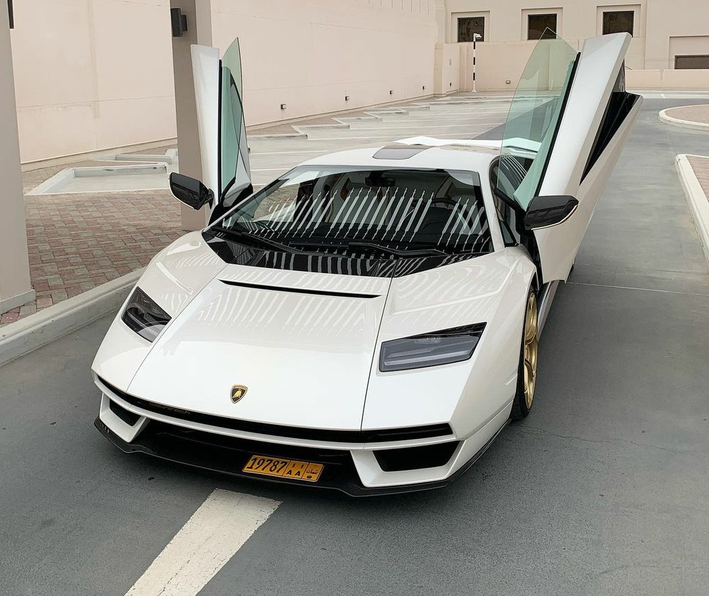 LamboCIub's tweet photo. Countach LPI 800 https://t.co/DnUXx4DL3A