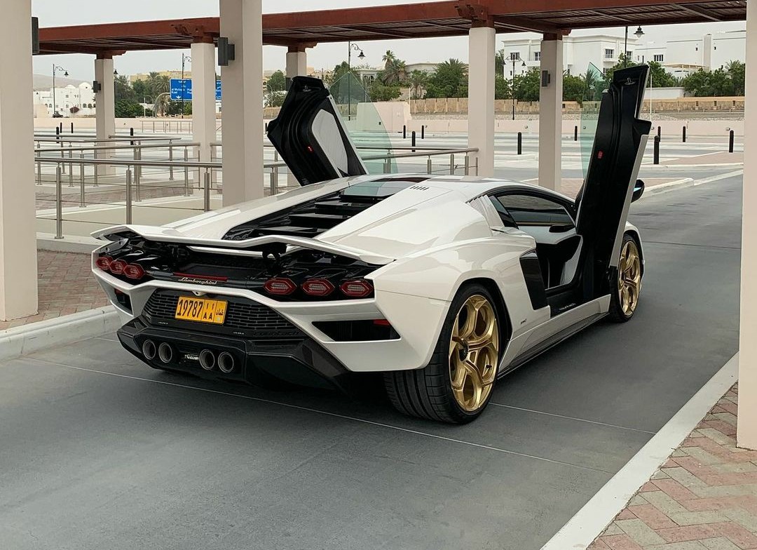 LamboCIub's tweet photo. Countach LPI 800 https://t.co/DnUXx4DL3A