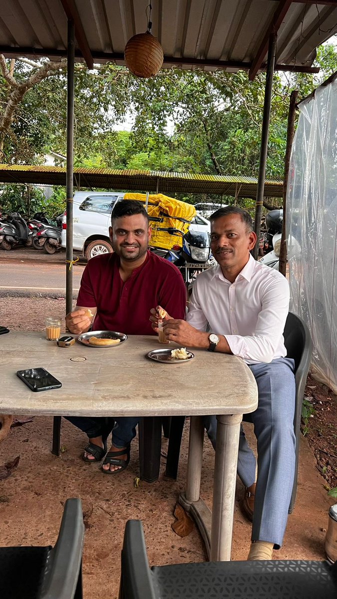 mayuganapatye's tweet photo. #Goa  #Goadiaries it is always good to taste local food. I got chance to have local goan snack #Poee to have with #Chai pc - #DattaguruSawantSir of #GoaPolice https://t.co/KKAA4uNW3p