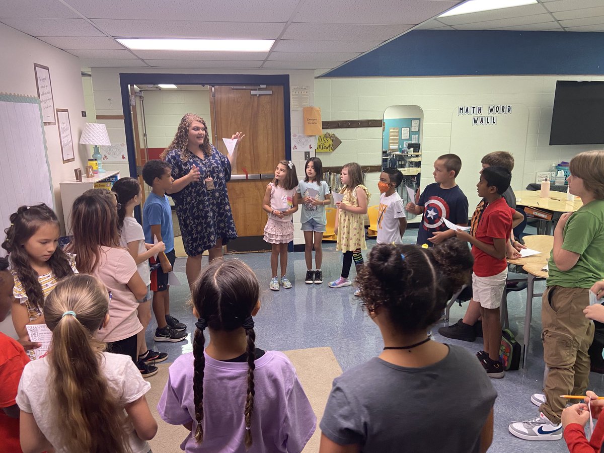 JessicaLGravel's tweet image. Mrs. Bowman uses circles on the first day to start building relationships and a sense of community. #allinBCPS 😀