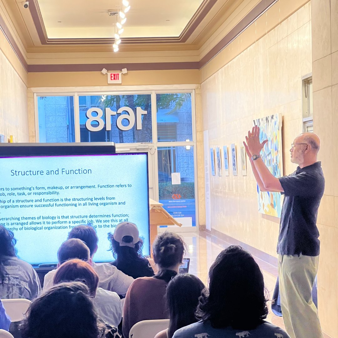 FIU_MBUS's tweet photo. Thank you for coming to our LIVE ART TALK with Aramis O'Reilly.
#FIUSOA #FIUCarta #FIUMiamiBeach #FIUMBUS #FIU #painting #FIUalumni https://t.co/xljdt5tBoJ