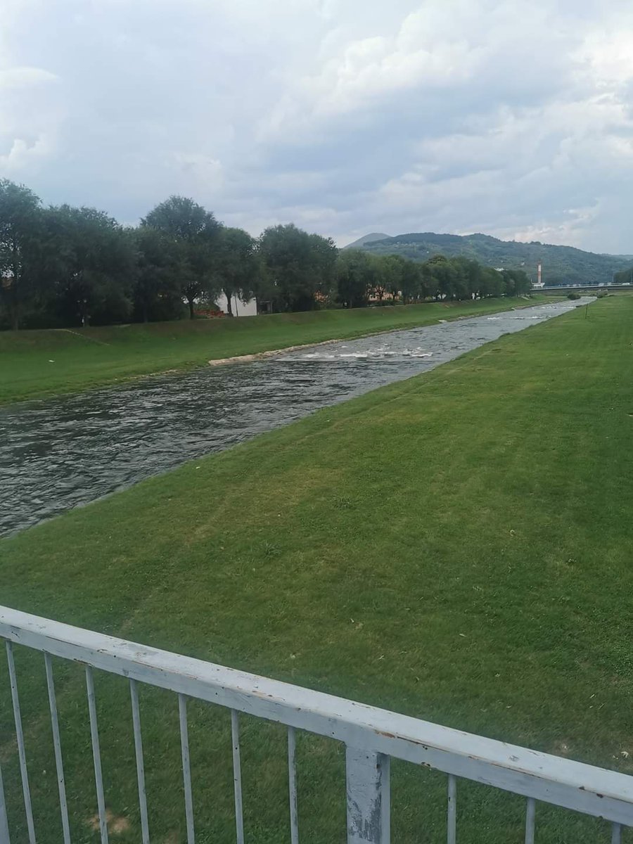zavojsko's tweet photo. Kriminalni kontinuitet EPS-a i srpske napredne stranke! Ako narod ne uzme motke zimus kad nas gotovo sigurno očekuju restrikcije struje, izgleda da će "ovaj" vladati dok prestolonaslednik ne poraste i preuzme konce u svoje ruke! https://t.co/2Lupm1i8Qo
