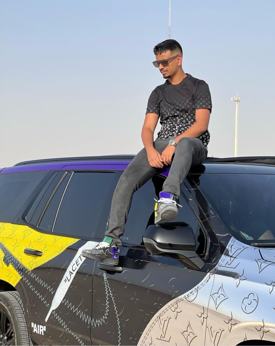 Aakaash_26's tweet photo. Sneaker King @MoneyKicks1 with an insane Car Wrap !!! Loved it brother ❤️!!
#welivinglife #moneykicks https://t.co/k55ifGBS5x