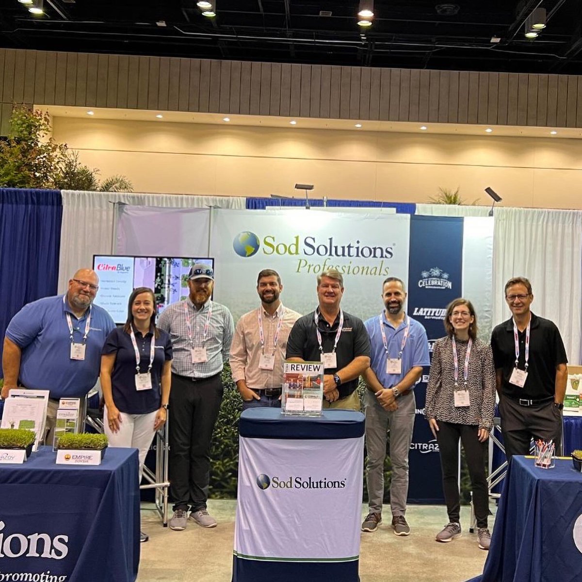 Valerie_M_Smith's tweet photo. Last week, I experienced my first #FNGLA Show in Orlando &amp; man, what a beautiful trade show! ✨🌴

It was a pleasure to represent @SodSolutions &amp; our #turfgrass varieties. I learned so much &amp; thoroughly enjoyed connecting with the many #landscape professionals🚜🌱 https://t.co/ku98FCNg5a