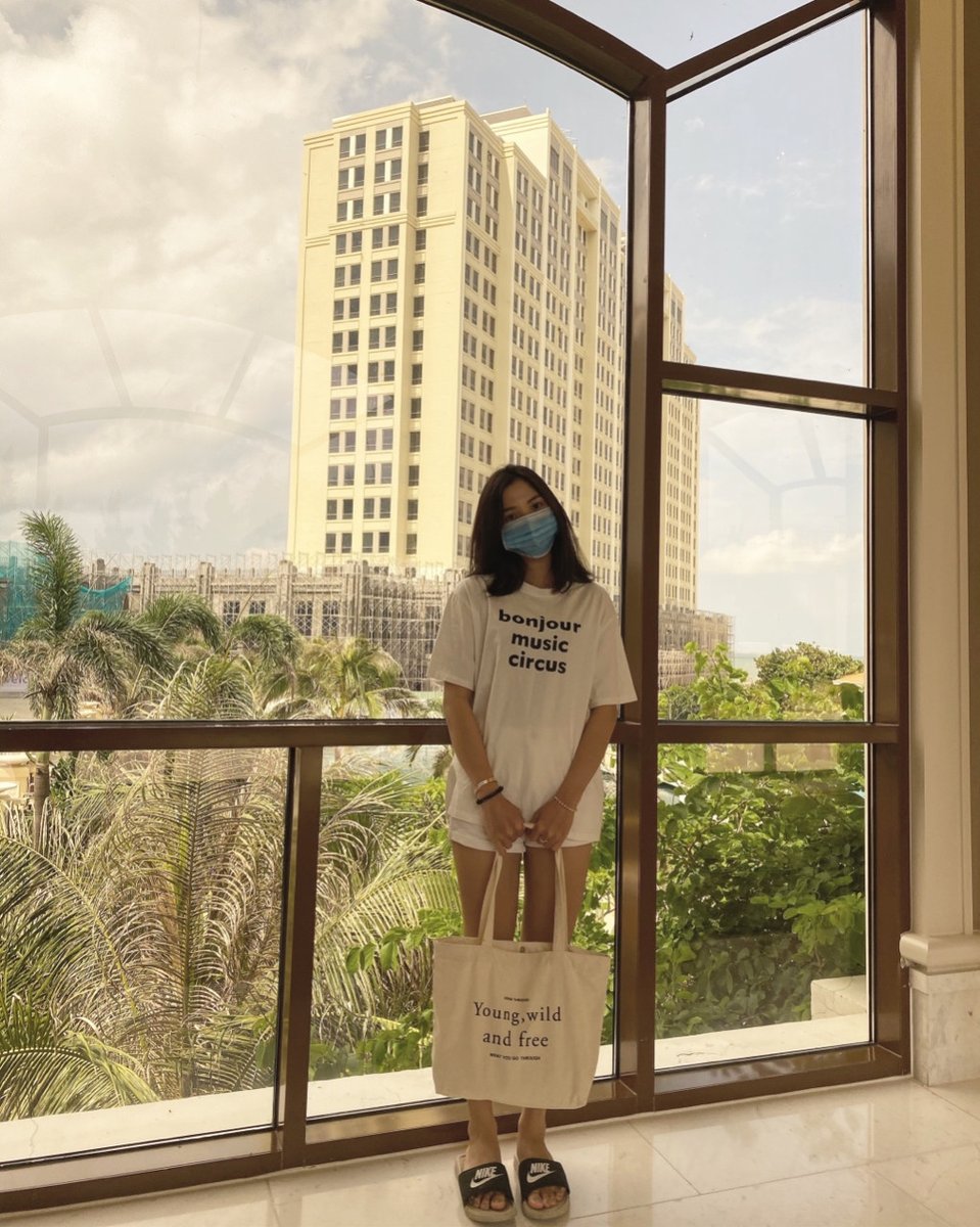 nolovemaxsome's tweet photo. Đợi mấy anh nhận phòng rồi em vô thôi đêm nay dài some 6 anh chắc sướng chết . Em đi khách đừng hỏi zalo hay calll nha mấy anh https://t.co/lGVmZnIieI
