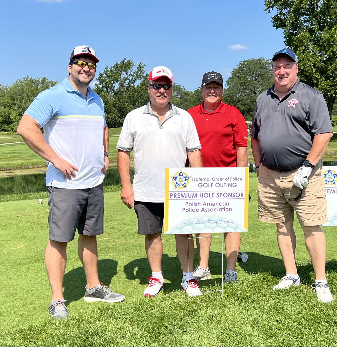 PapaChicago's tweet photo. PAPA's immediate past President Marty Obrecki, immediate past 1st Vice President Rick Wolowicz, current Communications Director Dan Szczesny, and longtime member Ken Kropowicz all attended @ChicagoFOP7's annual golf outing last week. #PAPAisEverywhere #PAPA #PolishAmerican https://t.co/1eVNETV7I5
