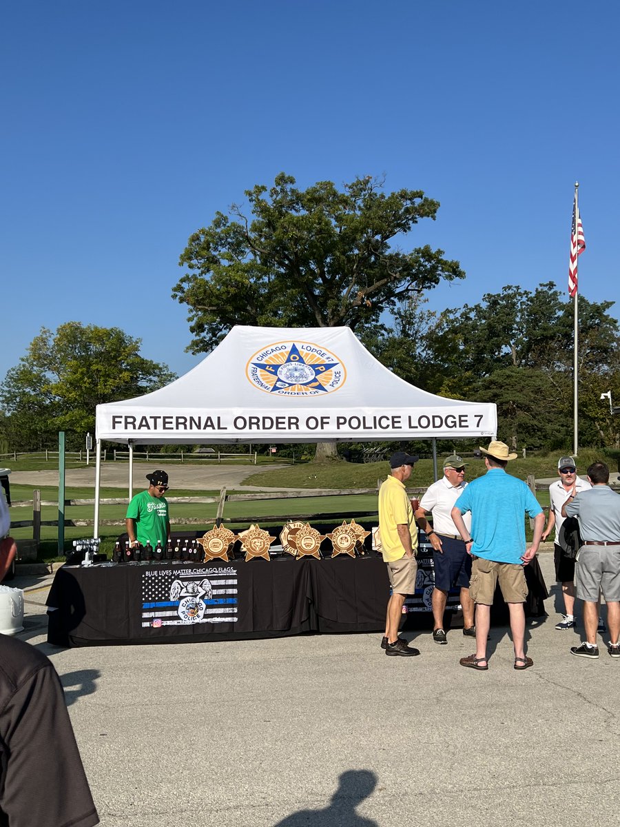 PapaChicago's tweet photo. PAPA's immediate past President Marty Obrecki, immediate past 1st Vice President Rick Wolowicz, current Communications Director Dan Szczesny, and longtime member Ken Kropowicz all attended @ChicagoFOP7's annual golf outing last week. #PAPAisEverywhere #PAPA #PolishAmerican https://t.co/1eVNETV7I5
