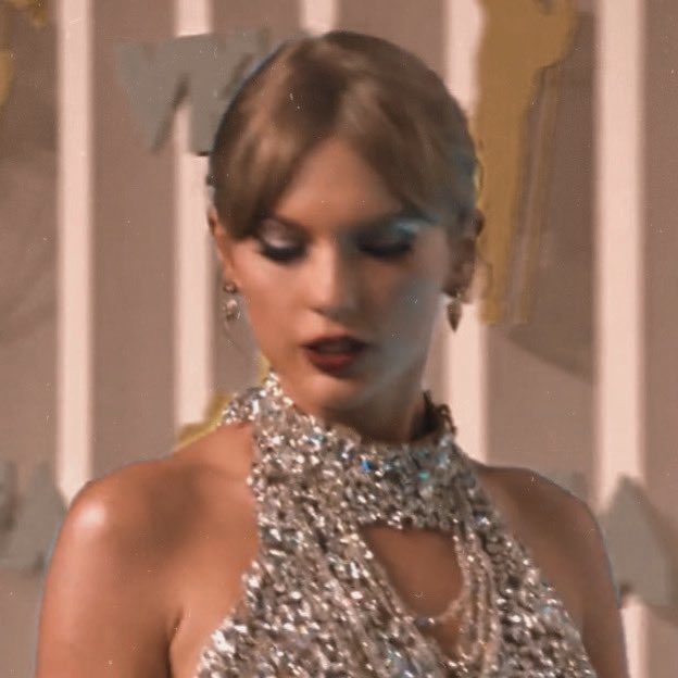 tsloverlocks's tweet image. free taylor swift layout 
golden 
please retweet and like if you save -m