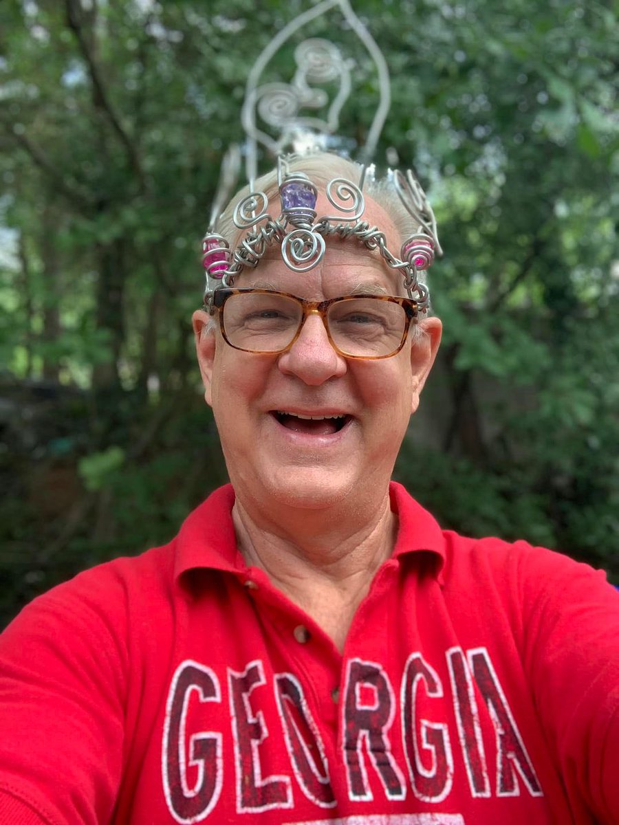 Robertleach01's tweet photo. Wore my crown today to celebrate my new week lol 
Dm me if you’re selling your Bitcoins I’m buying https://t.co/W0XQzRzYE2