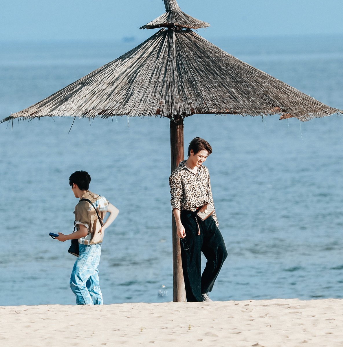 TPGemGem's tweet photo. Mỗi ngày gửi đến SantaRiki một viên tình yêu! 🧡💜
Mông lung, bất lực, mệt mỏi…
Có lẽ ai cũng từng trải qua khoảng thời gian như thế này, kể cả hai anh đúng không 🥺
Vậy thì G nên làm gì đây…
#Love4SantaRiki
#SantaRikimaruisfamily
#Santa #Rikimaru 
#SR179 https://t.co/Oq20xqQ8In