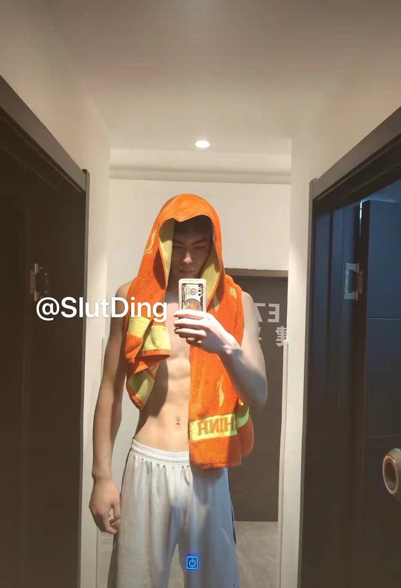 SlutDing's tweet photo. 身高205沈阳高三篮球队直男 王岩 东北粗口太可以了 完全是小狼狗（1/2） https://t.co/OTDp7eHjaO