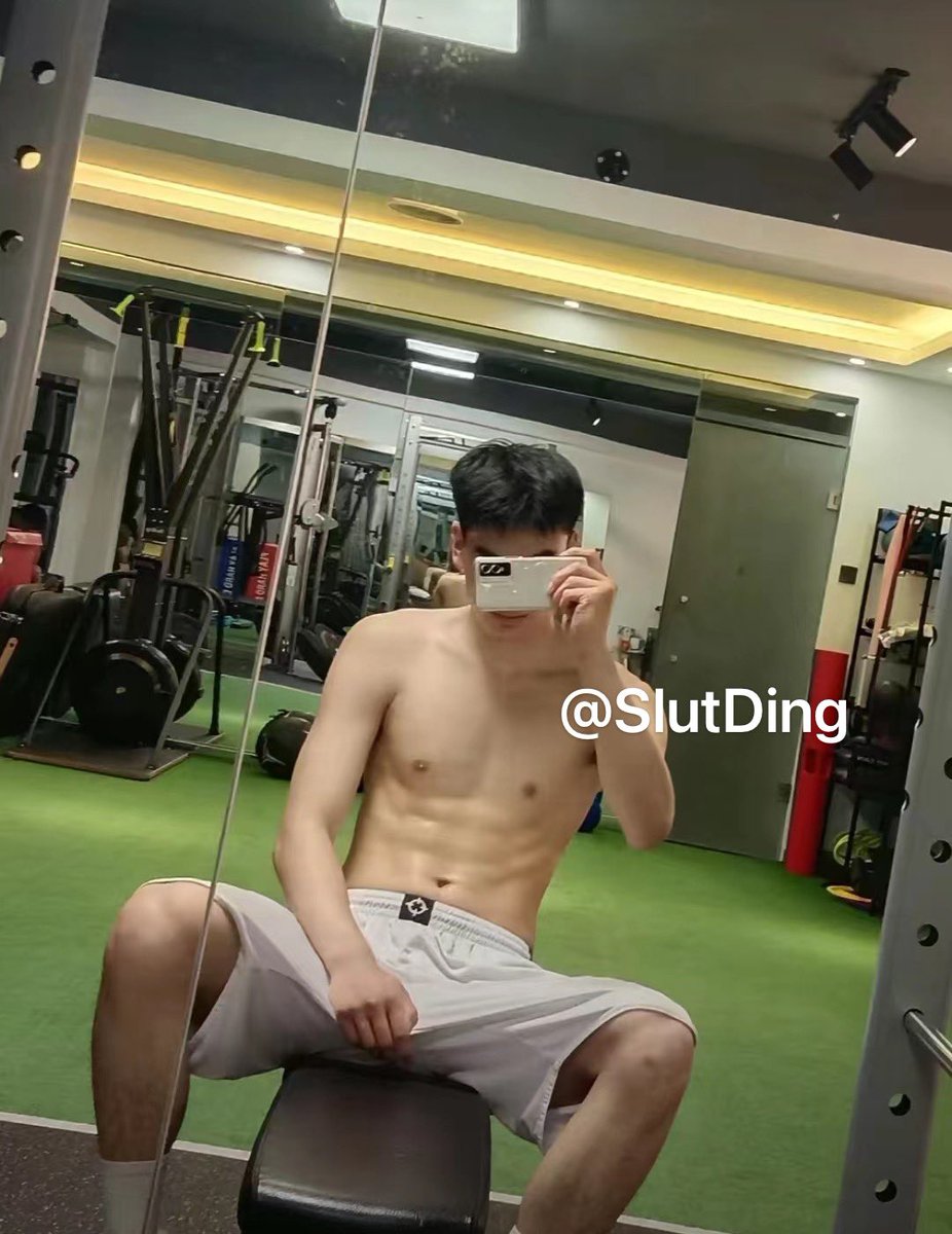 SlutDing's tweet photo. 身高205沈阳高三篮球队直男 王岩 东北粗口太可以了 完全是小狼狗（1/2） https://t.co/OTDp7eHjaO