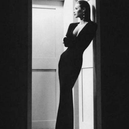 KimVPoetry's tweet photo. You watch her
Dash from hither
To thither,
Charming everyone 
In sight.
Until she locks eyes
With you.
She could gleen your
Whole life story,
With her smile.
Make you fall in love
With just a word.
Do you give in?
Or do you tempt fate?

#prompt #gleen #hither 
#EraPoetry #writing https://t.co/gM7aPyONbi