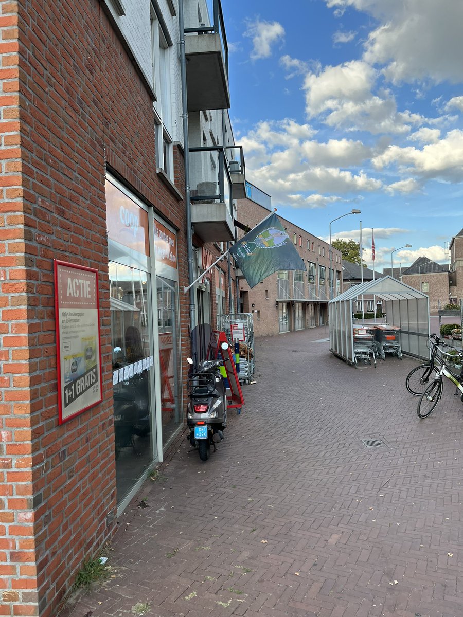 #Babberich kleurt langzaam Gilde-groen <a href="/CoopBabberich/">Willie</a> heeft de vlag al uitgehangen.