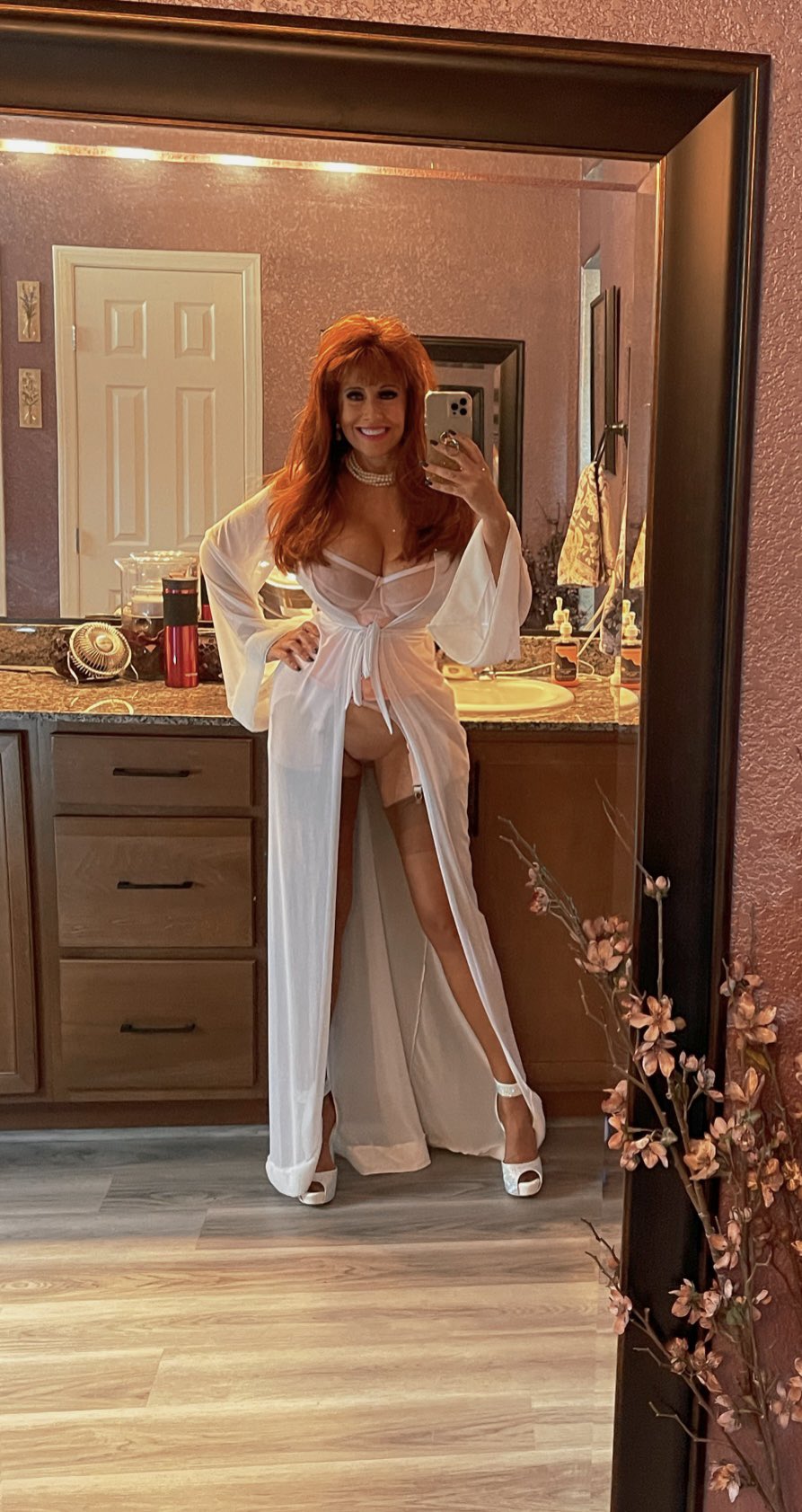 What do you think of my lingerie I chose for this evenings happy hour.. Does it make your cock hard baby💋 https://t.co/psXKXSmzcb #stockings #nylon #FF #lingerie #bigsoftboobs #redhead #longlegs https://t.co/hcPNzQCurN