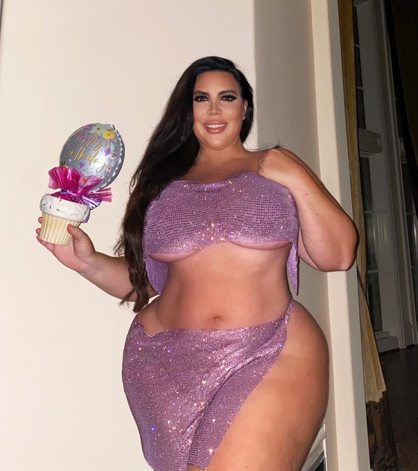 One more cause I love this outfit. Do you ? https://t.co/HWxAfoGqIJ