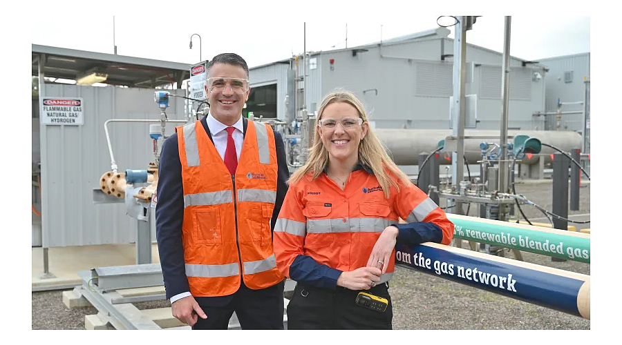 fuelcellsworks's tweet photo. First Renewable #Hydrogen Shipment Heads North - The first shipment of renewable hydrogen has been sent from a #Tonsley hydrogen hub to the #Whyalla steelworks - https://t.co/NPWuIuWnZr #HydrogenNow #HydrogenEconomy #HydrogenNews #H2 #CleanHydrogen #Decarbonise #CleanEnergy https://t.co/RjoSKzqGdH