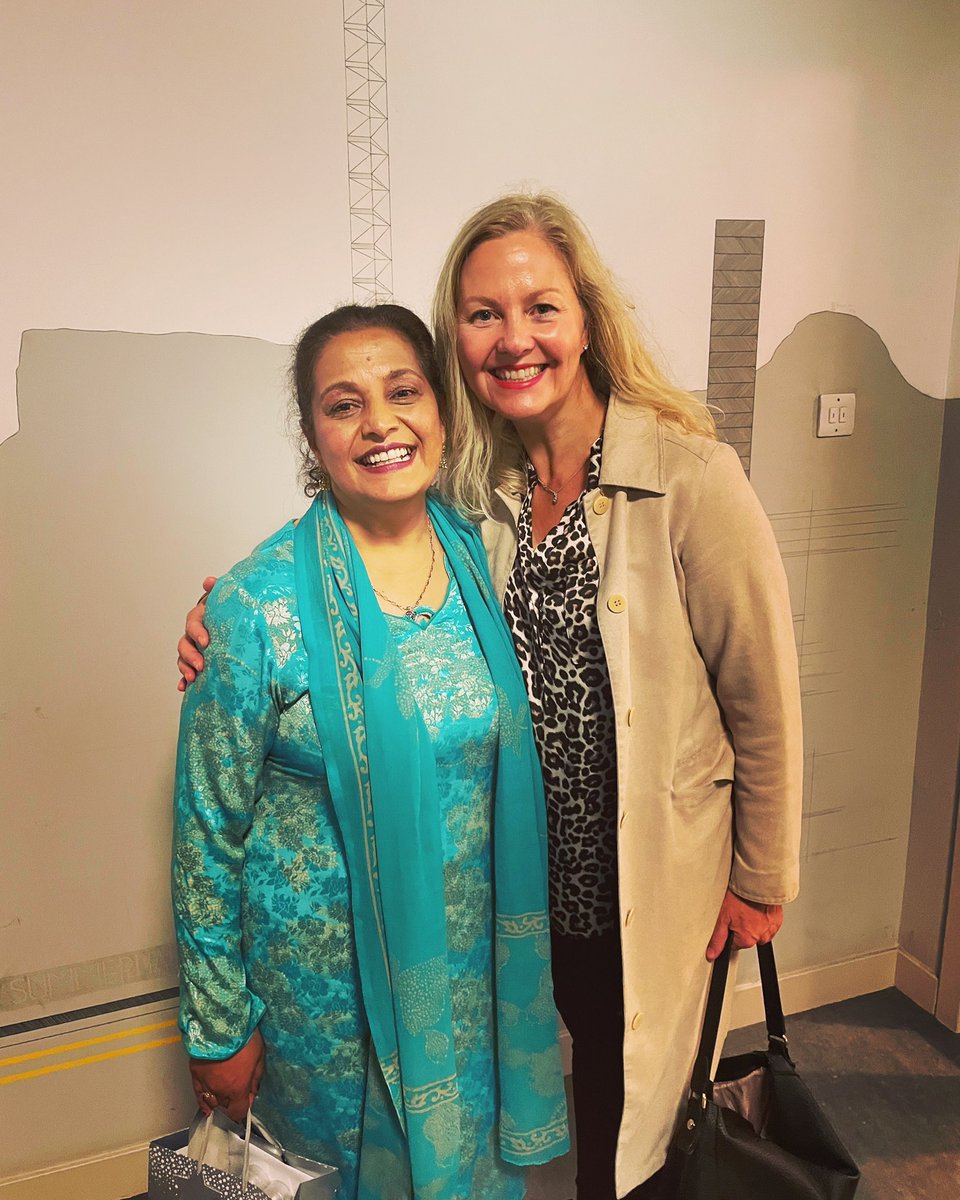 HollyLWoodhouse's tweet photo. Loved loved loved catching up with my amazing friend @LubnaKerr at her @edfringe show Tickbox. I laughed and I cried. Lubna, you gave a brilliant performance! 👏👏
#tickbox #keeplookingforward #EdinburghFringe https://t.co/CCYL13B78u