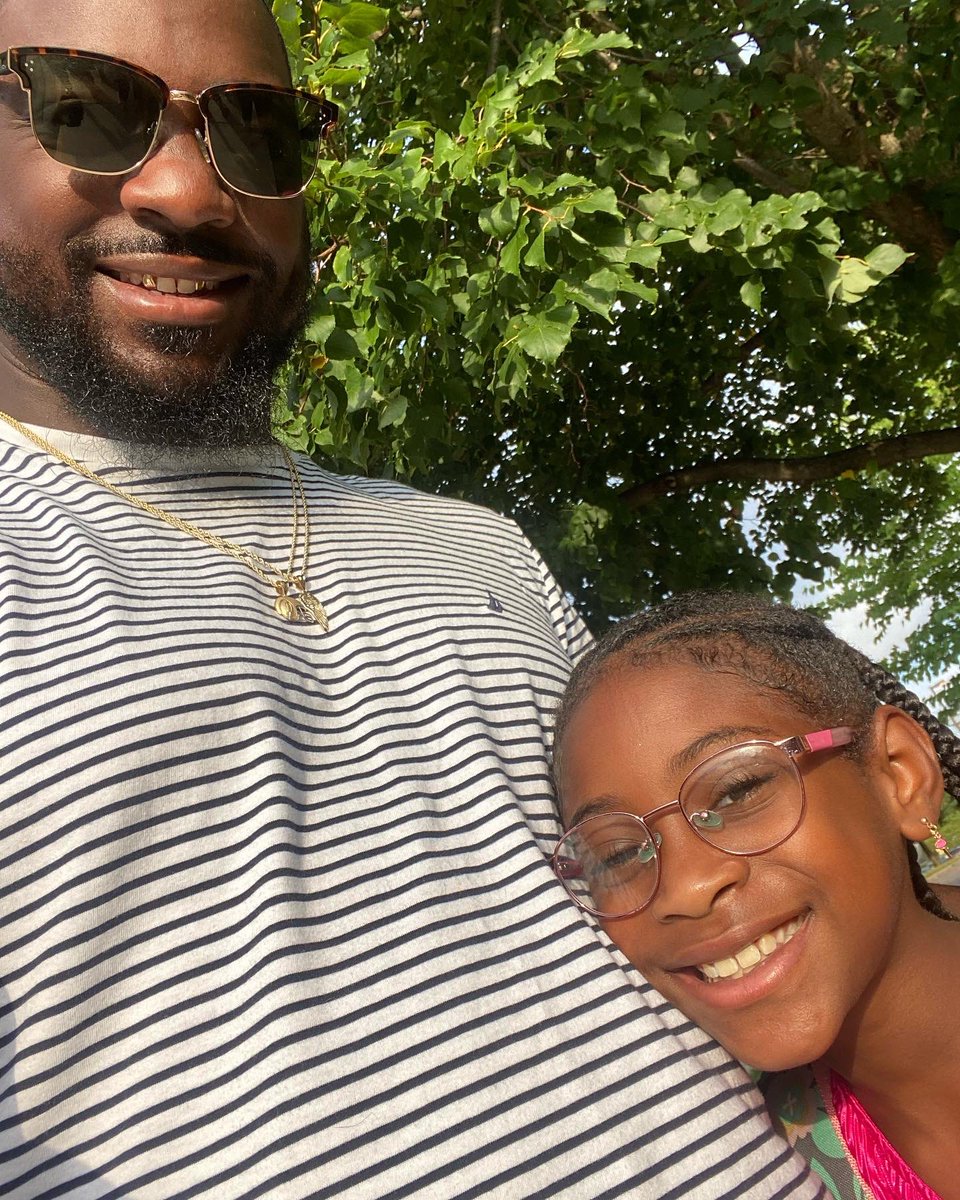 HollywoodGuel's tweet photo. 3rd Grade, here we go princess. I don’t even have the words, literally growing before my eyes. 😍
#HeySimone #BigGirl 
#3rdGrade #FirstDayofSchool https://t.co/JDQdof5qSs