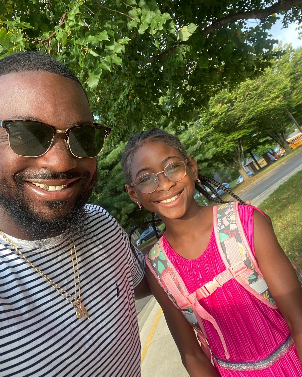 HollywoodGuel's tweet photo. 3rd Grade, here we go princess. I don’t even have the words, literally growing before my eyes. 😍
#HeySimone #BigGirl 
#3rdGrade #FirstDayofSchool https://t.co/JDQdof5qSs