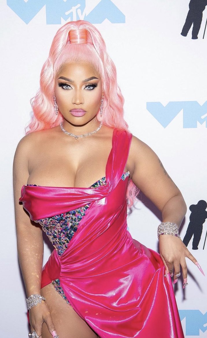 ESTEVANTHEGOD's tweet photo. Us BarbzBees Stans gotta take what we can getβ¦let us dream ! π¦ππ¦ππ¦ππ¦ππ¦ππ¦ #LilKim #NickiMinaj #QueensofRap
The Alpha The Omega https://t.co/z4gKRiEOxB