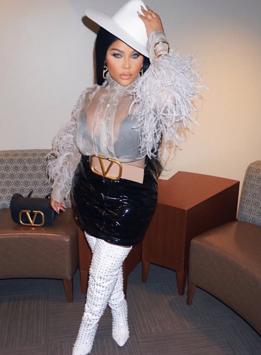 ESTEVANTHEGOD's tweet photo. Us BarbzBees Stans gotta take what we can getβ¦let us dream ! π¦ππ¦ππ¦ππ¦ππ¦ππ¦ #LilKim #NickiMinaj #QueensofRap
The Alpha The Omega https://t.co/z4gKRiEOxB
