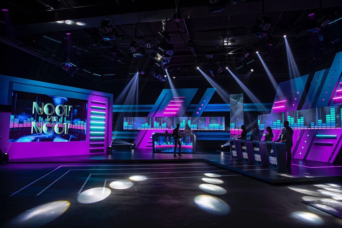 Robelighting's tweet photo. Filmed at the Urban Brew Studios in Johannesburg, Noot vir Noot produced by Stemmburg TV &amp; broadcast on SABC 2 returned to screens with edition 40 featuring a #lightingdesign created by Ryan Lombard from Blond Productions using @Robelighting #ESPRITE, #LEDWash300 &amp; #miniPointe. https://t.co/TOlV20MQjp