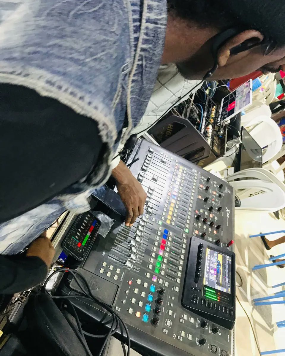 DIGITSSOUND's tweet photo. 𝙁𝙀𝘾𝘼 𝘾𝙊𝙉𝙑𝙀𝙉𝙏𝙄𝙊𝙉.
𝙁𝙧𝙤𝙢 𝙎𝙤𝙪𝙣𝙙, 𝙩𝙤 𝙇𝙞𝙫𝙚-𝙨𝙩𝙧𝙚𝙖𝙢𝙞𝙣𝙜, 𝙩𝙤 𝙎𝙘𝙧𝙚𝙚𝙣🔥👌 𝙒𝙚 𝙖𝙡𝙡 𝙬𝙤𝙧𝙠𝙚𝙙 𝙩𝙤𝙜𝙚𝙩𝙝𝙚𝙧 𝙩𝙤 𝙙𝙚𝙡𝙞𝙫𝙚𝙧 𝙨𝙚𝙖𝙢𝙡𝙚𝙨𝙨 𝙨𝙤𝙪𝙣𝙙 😁✅ 𝙒𝙚 𝙜𝙞𝙫𝙚 𝙂𝙤𝙙 𝙖𝙡𝙡 𝙩𝙝𝙚 𝙂𝙡𝙤𝙧𝙮😇🙏

#eko2022 #overcomers2022 https://t.co/q1p5URO1bH