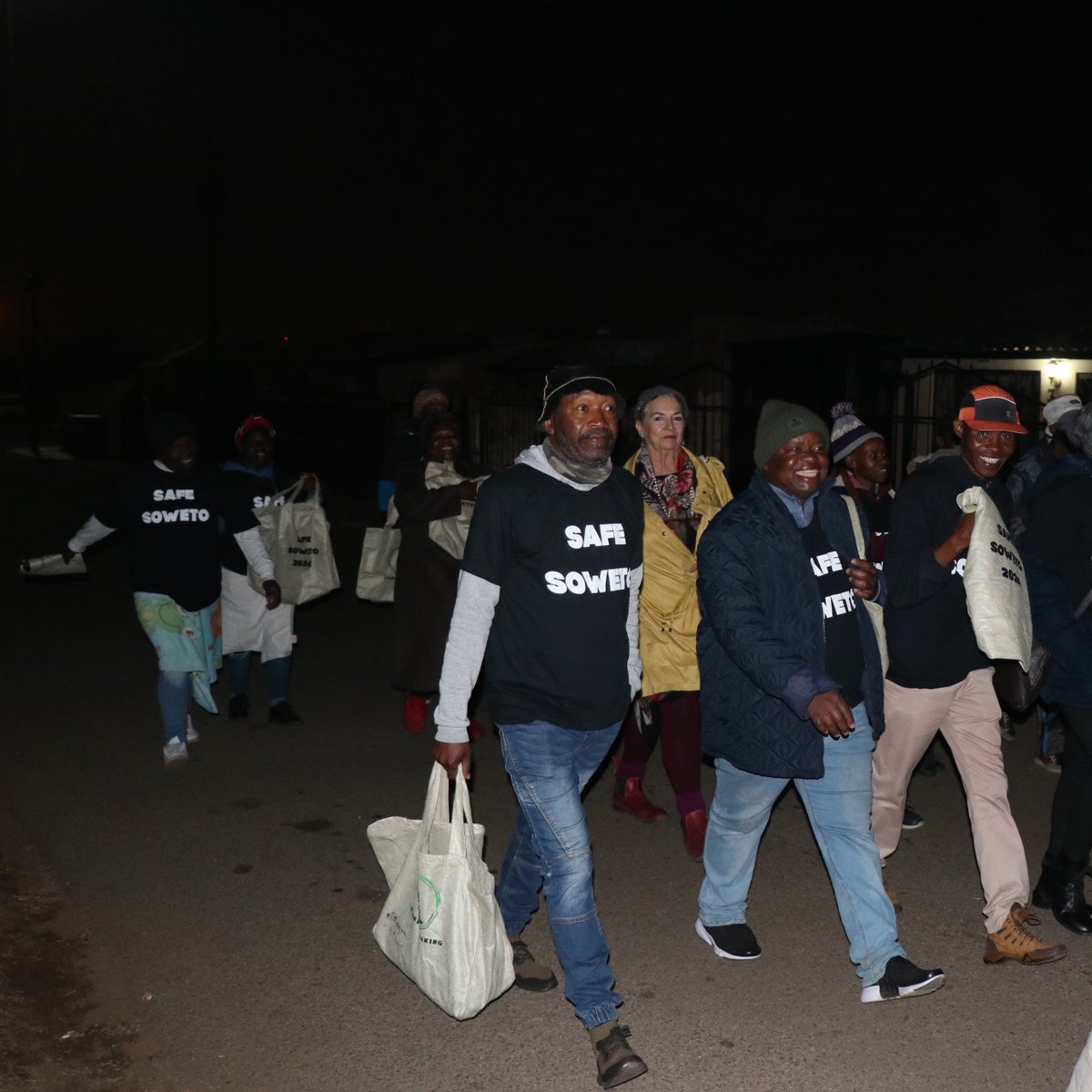 nomisupasta's tweet photo. If not now, then when? If not you, then who? We build our own communities. We build our own economies. We are who we have been waiting for. #FirstThursdayNightWalk is unlocking the 🌃tourism economy of Soweto. Join us! Buy 🎟️ here! ✊🏿 https://t.co/CT3ezULFhv #SafeSoweto https://t.co/r72wTkt3QB
