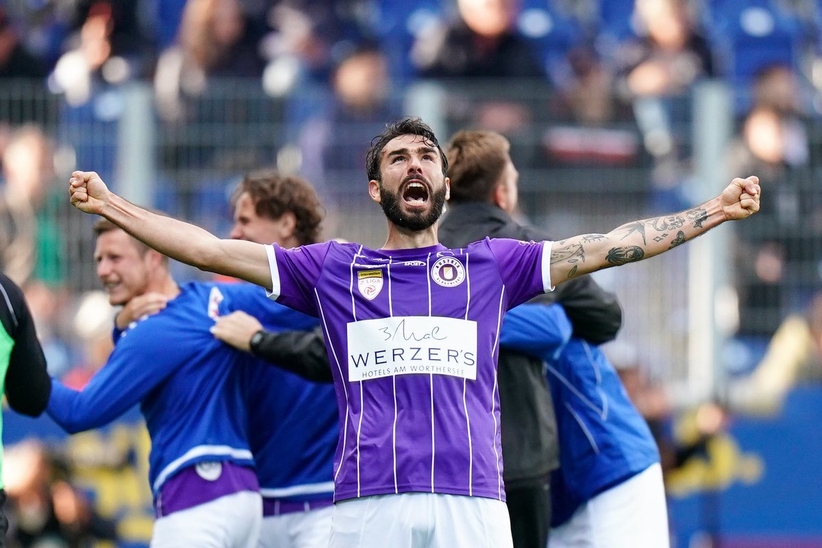 austria_sk's tweet photo. 💯 Spiele als Austrianer! 💜
100 Games as a Austrianer! 

@MakisGkezos 

#SKA #gkezos #GEPApictures https://t.co/iqrIFrZfiB