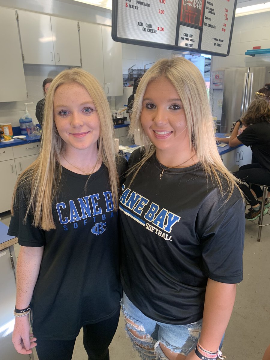 Kayleigh2026's tweet photo. Thank you to everyone who came to support Cane Bay Softball Friday night at the football game Concession stand! It was a huge success and a lot of fun!  Final score Cobras 30 - Ashley Ridge 20 🏈🥎🏈 https://t.co/rD074sIust