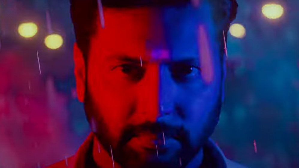 kollywoodnow's tweet photo. 🔖🖼Title look of #JRNext🎩🎈is unveiled!!
🤹♂️#JayamRavi - #KeerthySuresh👸✨ - @anupamahere👩🦱️ Starring film is #SIREN🚨🚔 from now-on📣. A @gvprakash Musical🎸.
📋- @antonybhagyaraj
💰- @sujataa_HMM
@theHMMofficial @actor_jayamravi @selvakumarskdop @SaktheeArtDir @anustylist https://t.co/kMJZkJBYGT