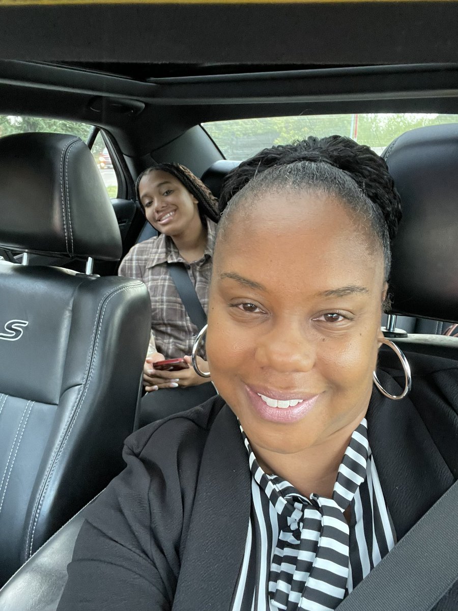 ClaytonLeads's tweet photo. I LOVE this time of year…the 1st day of school. The parent drop off was everything…Then to see Madison connect with her friends… we’re off to a great start.
So grateful to be apart of Madison’s education as a mother and that she LEARNS where I Earn.
#IAMDPSCD
#WEAREDPSCD https://t.co/aMkqhh2jNb
