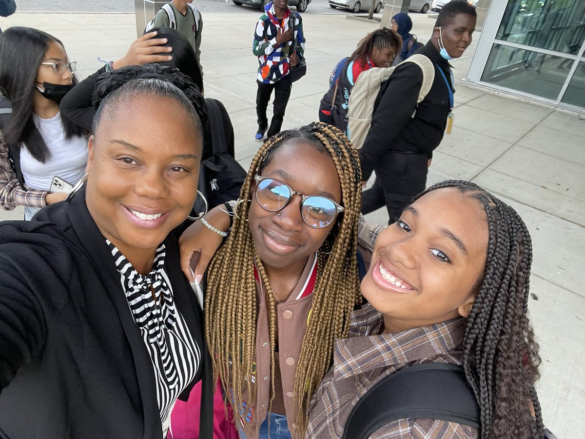 ClaytonLeads's tweet photo. I LOVE this time of year…the 1st day of school. The parent drop off was everything…Then to see Madison connect with her friends… we’re off to a great start.
So grateful to be apart of Madison’s education as a mother and that she LEARNS where I Earn.
#IAMDPSCD
#WEAREDPSCD https://t.co/aMkqhh2jNb