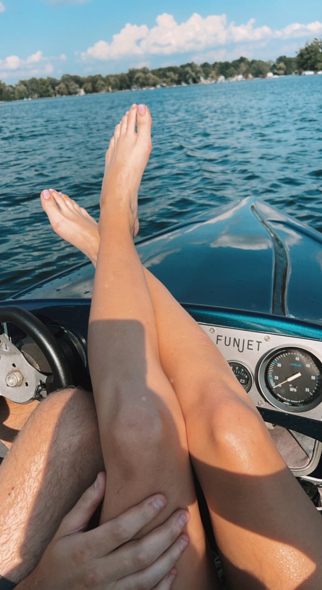 ickkynikkki's tweet photo. When i asked B for a boat .. i said pontoon he heard FUNJET &amp; I’m so grateful for that miscommunication https://t.co/NQycwaKsBX