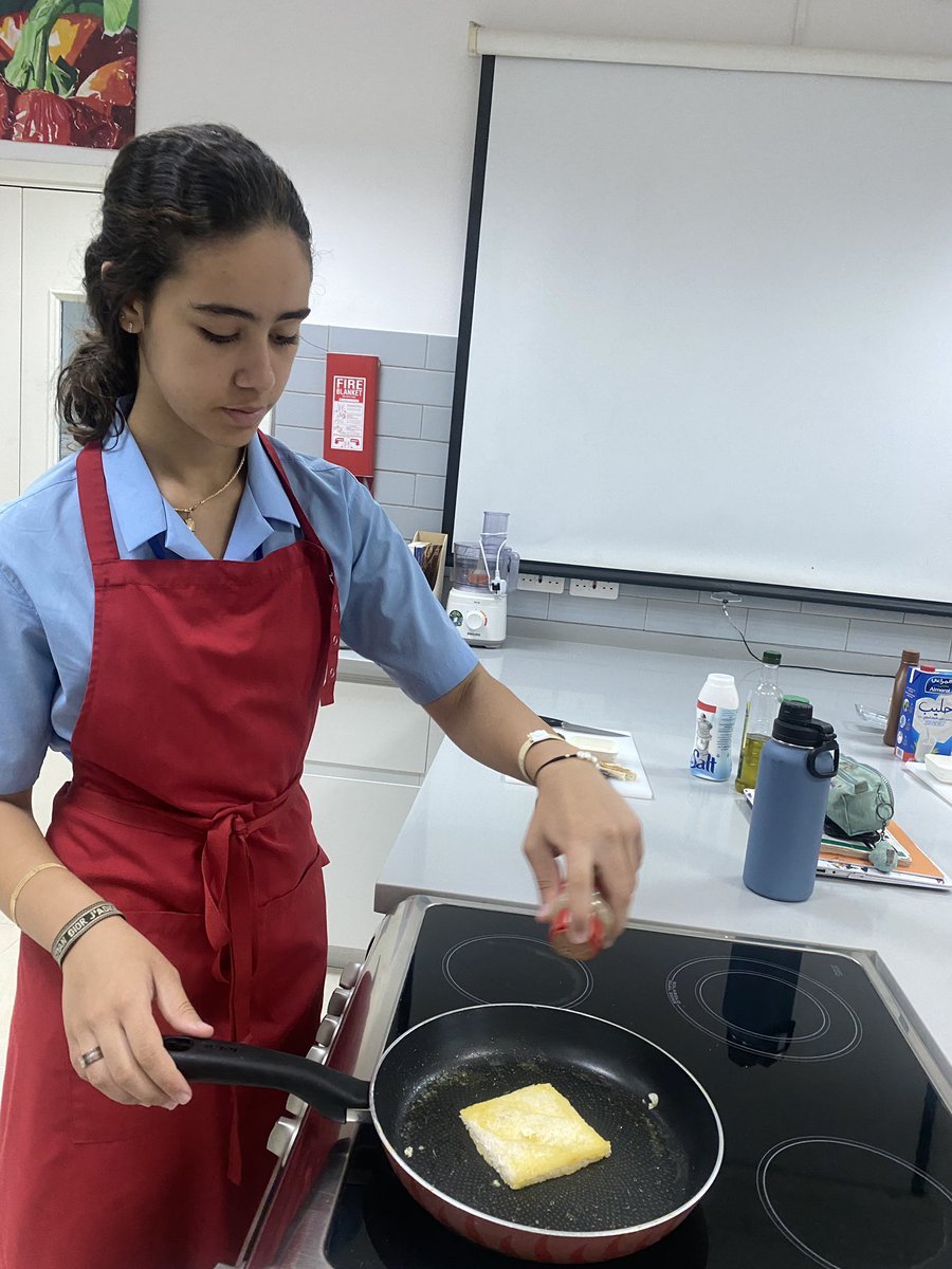 BISRCreates's tweet photo. The Creative Arts Department is so excited to welcome the students back to school. The Year 11 Art and Food Preparation & Nutrition students hit the ground running making French Toast and drawing still life. #ArtwithMrsK #cookingwithMsWheeler #BISRcreates #BisrHamra https://t.co/eQ93UFt1JH
