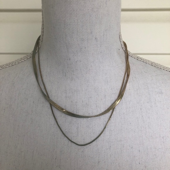 viveeeanne's tweet photo. So good I had to share! Check out all the items I'm loving on @Poshmarkapp #poshmark #fashion #style #shopmycloset #urbanoutfitters #liujo #flexees: https://t.co/wlij3S9oog https://t.co/mkHTvrATjD