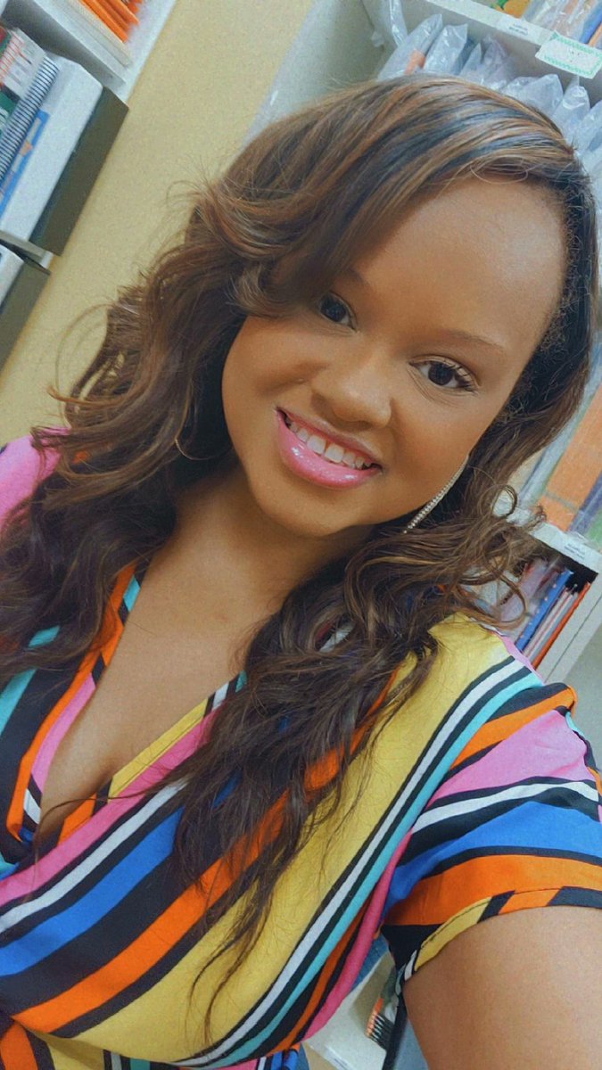 educatingchic's tweet photo. Gotta have that good #FirstDayofSchool pic and fit. Cheers (and prayers up🙏🏽) to another year! #teachertwitter #sheeducates https://t.co/hHiRyNz3fj