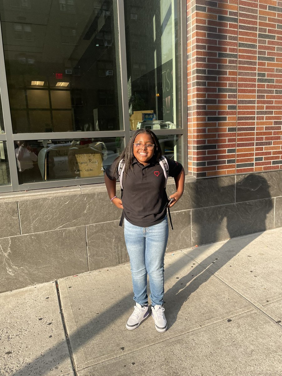 ClarisaForNY's tweet photo. Today is one of my favorites days! #BackToSchool and my neice is officially a 7th graderβ€οΈ Sending shine to all of the scholars starting today! #WeAreDREAM https://t.co/DDGci9tuYL