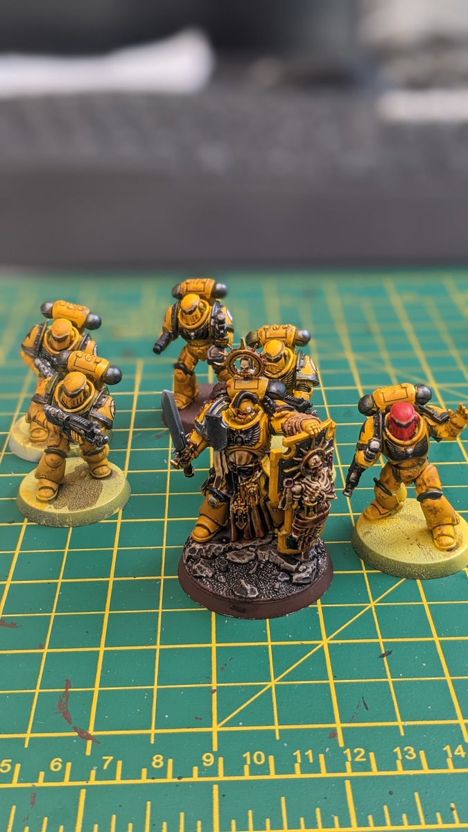 @sonicsledge Used this method to paint a really nice looking Imperial Fist force. One change i did was after priming with the Daemonic Yellow from Army Painter was to paint the armour with the new Imperial Fist Yellow contrast paint. Gave a really nice yellow to them.